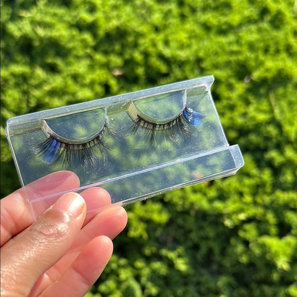 Blue Accent False Eyelashes